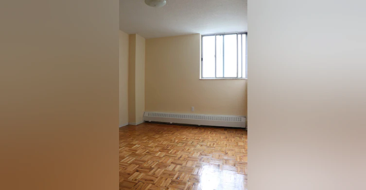 5 Glamorgan Avenue, Toronto, ON, M1P 2M8 - 8