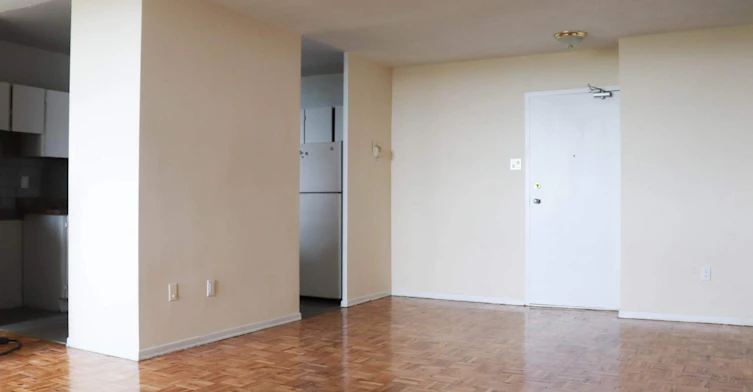 5 Glamorgan Avenue, Toronto, ON, M1P 2M8 - 4