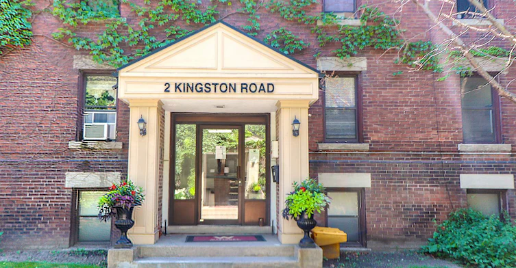 2 12kingston Road, Toronto, ON, M4L 1S4