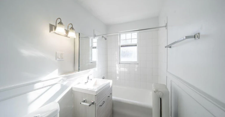 2 12kingston Road, Toronto, ON, M4L 1S4 - 13