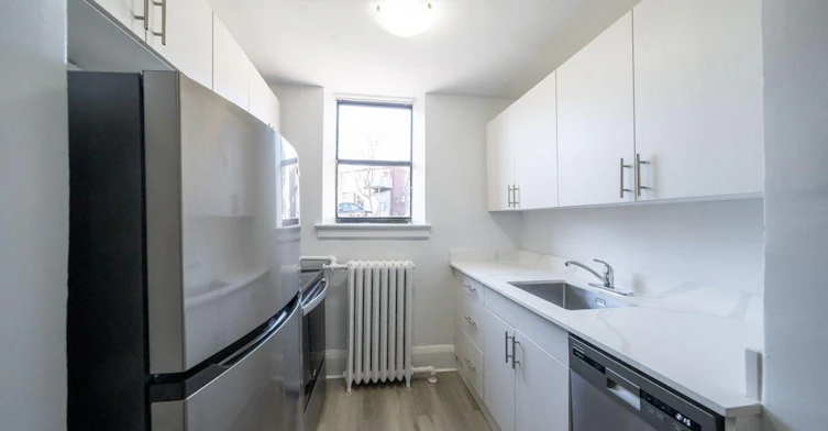 2 12kingston Road, Toronto, ON, M4L 1S4 - 7