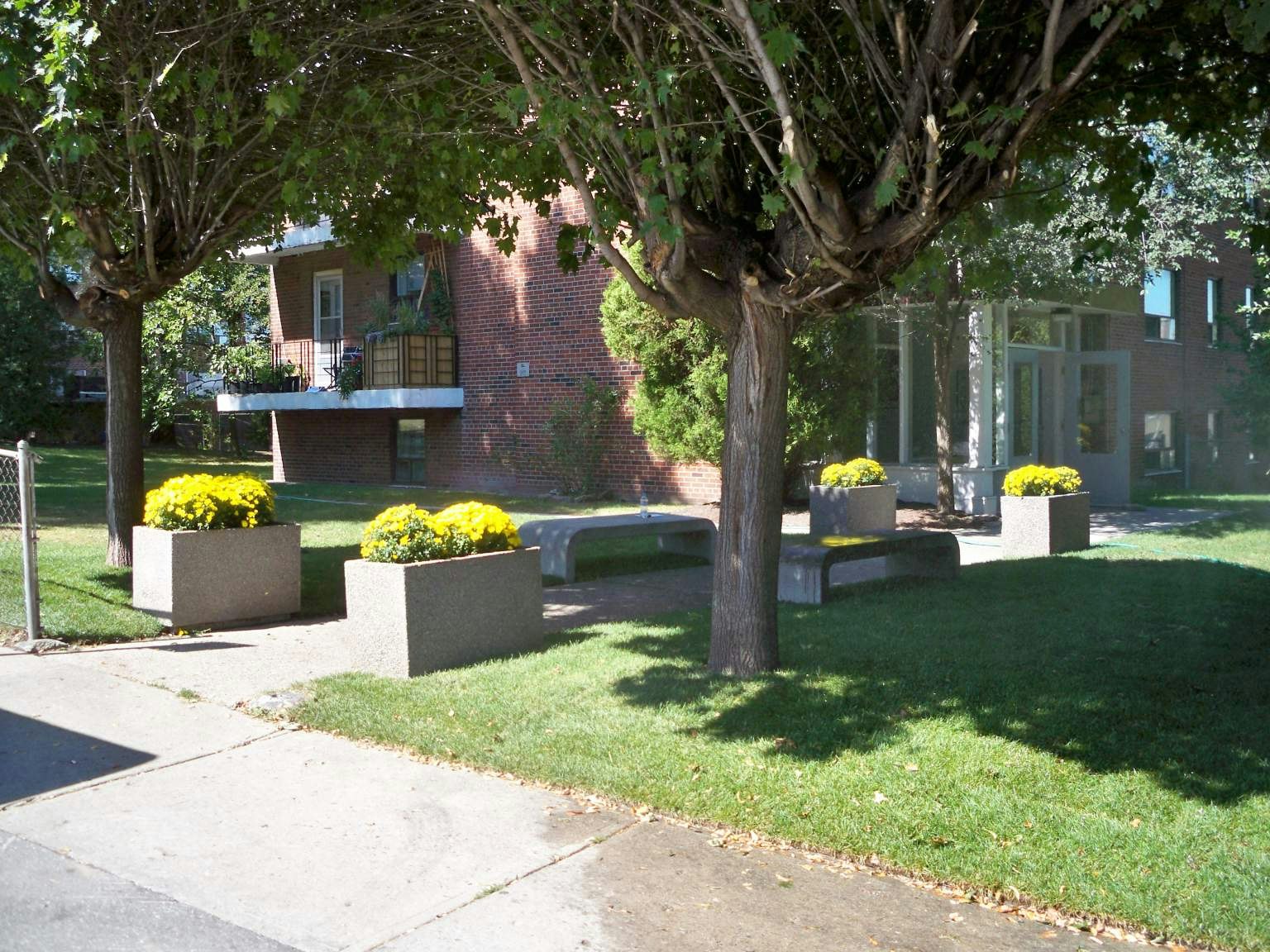 4 Hill Heights Road, Toronto, ON, M8Y 1Z1 - 2