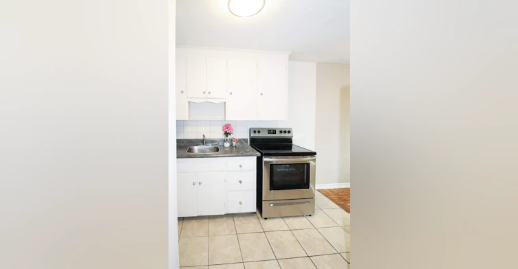 302-2515 Eglinton Avenue West, Toronto, ON, M6M 1T2 - 4