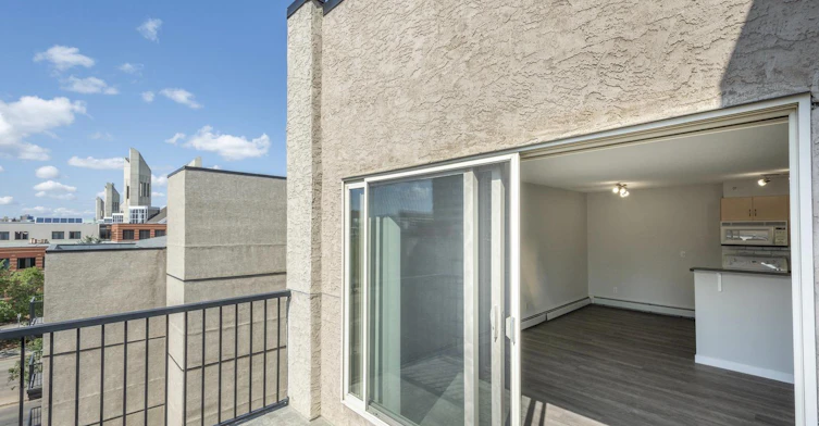 10411 105th Avenue, Edmonton, AB, T5H 4R8 - 11