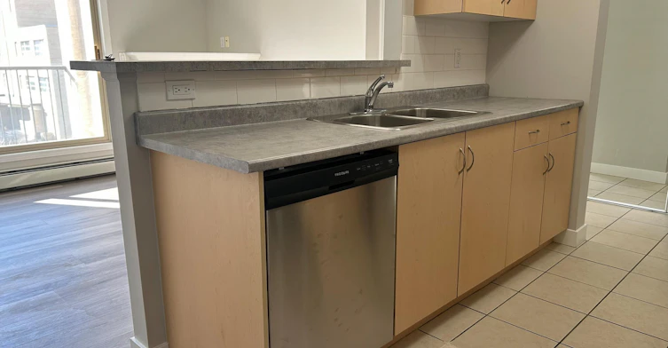 10411 105th Avenue, Edmonton, AB, T5H 4R8 - 9