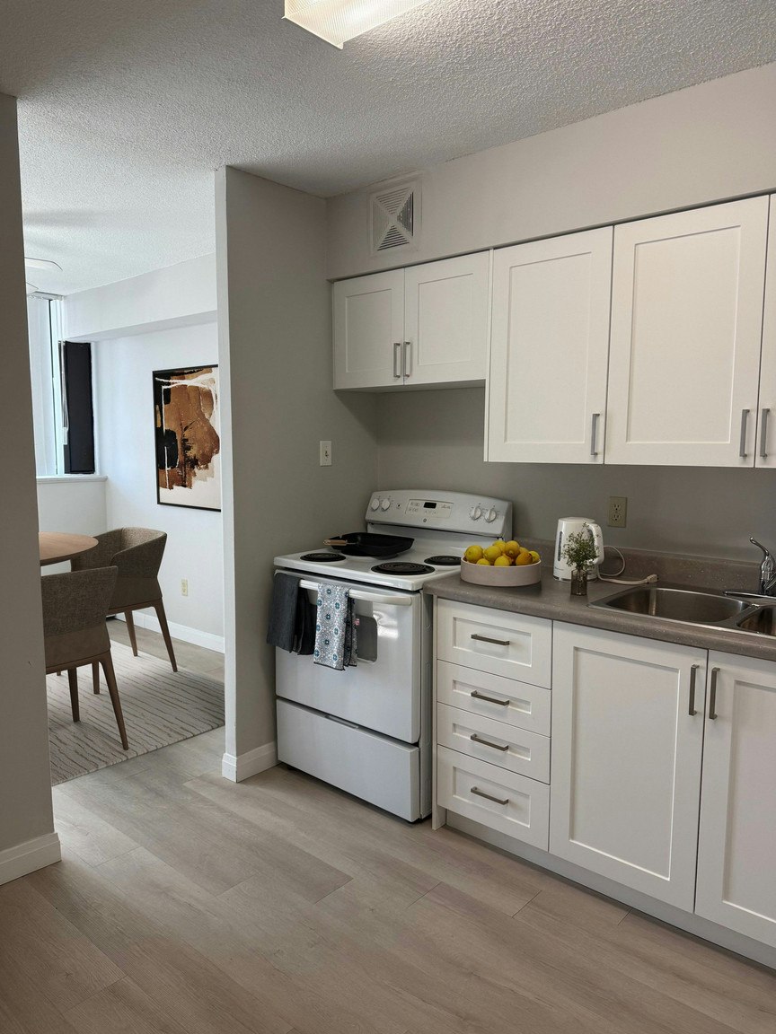935 Dundas Street E, Mississauga, ON, L4Y 4B7 - 3