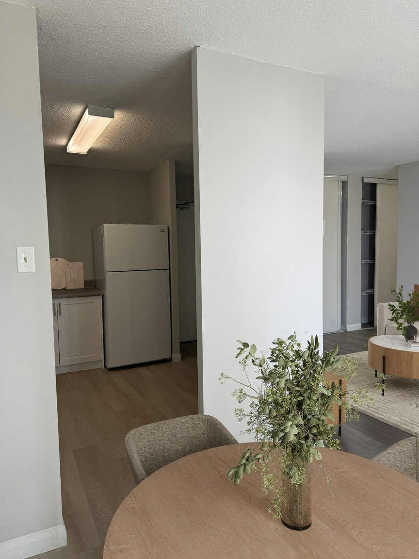 935 Dundas Street E, Mississauga, ON, L4Y 4B7 - 4