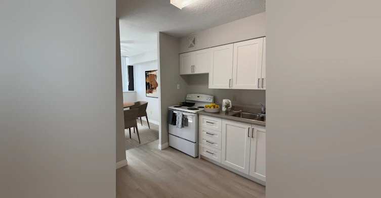 935 Dundas Street E, Mississauga, ON, L4Y 4B7 - 3