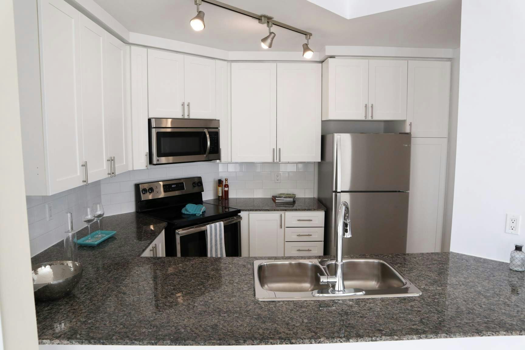 925 Bay Street, Toronto, ON, M5S 3L4 - 11