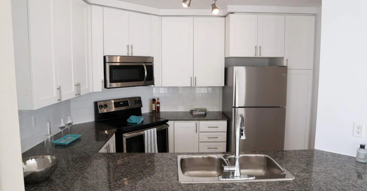925 Bay Street, Toronto, ON, M5S 3L4 - 11