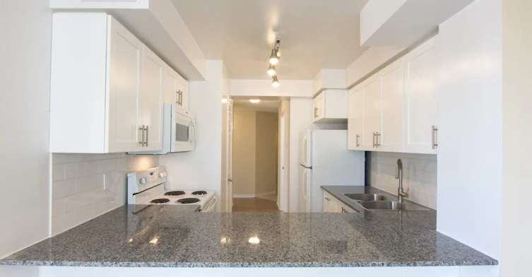 925 Bay Street, Toronto, ON, M5S 3L4 - 3