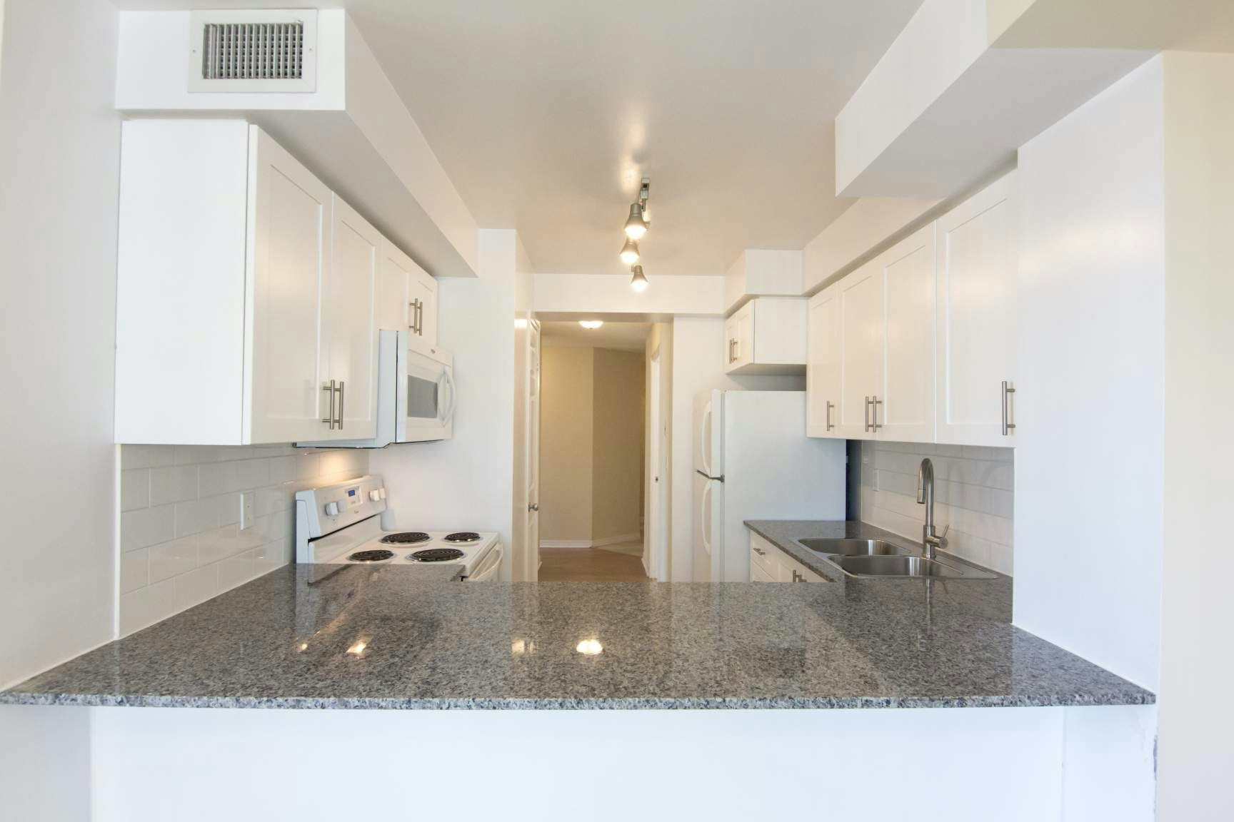 925 Bay Street, Toronto, ON, M5S 3L4 - 3