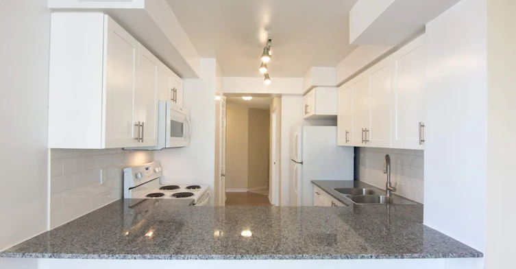 925 Bay Street, Toronto, ON, M5S 3L4 - 3
