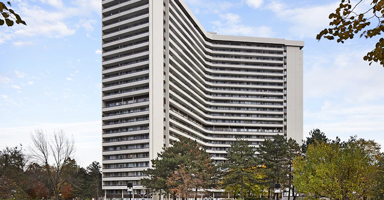 35 Thorncliffe Park Drive, Toronto, ON, M4H 1J3 - 8