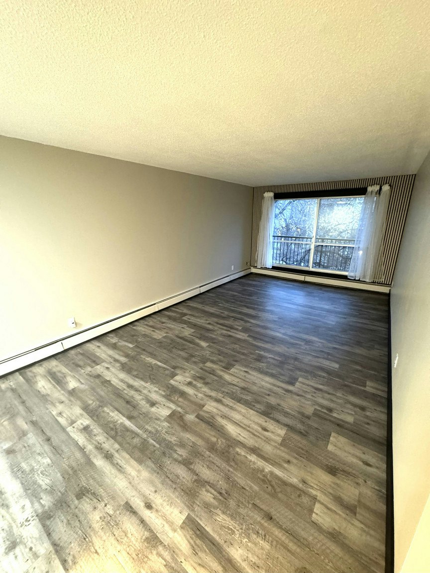 10716 102 Street, Edmonton, AB, T5H 2T7 - 2