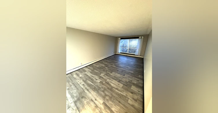 10716 102 Street, Edmonton, AB, T5H 2T7 - 2