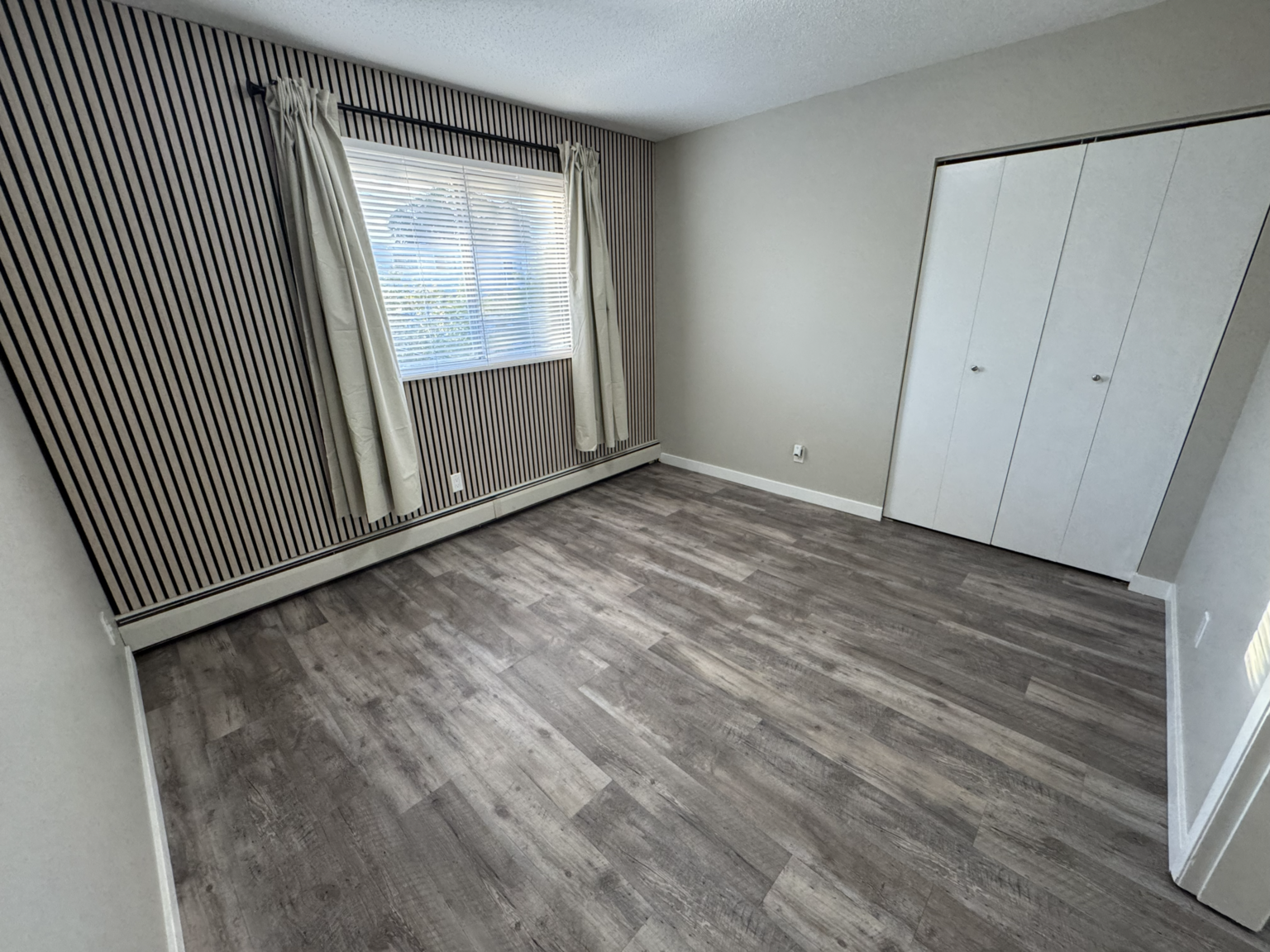10716 102 Street, Edmonton, AB, T5H 2T7 - 8