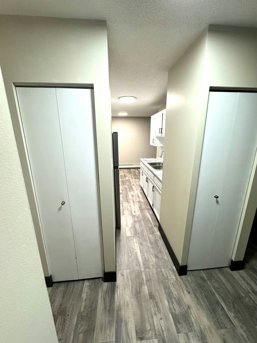 303-10716 102 Street, Edmonton, AB, T5H 2T7 - 13