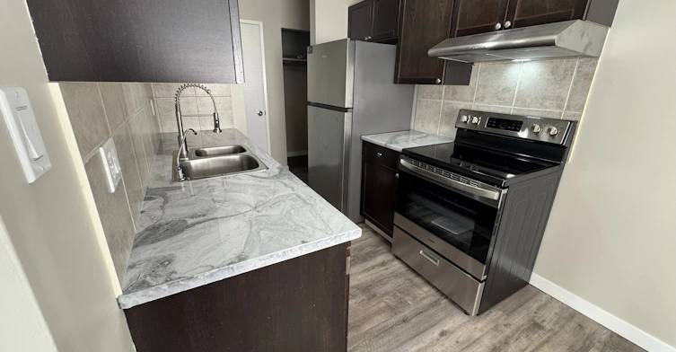 303-10716 102 Street, Edmonton, AB, T5H 2T7 - 3
