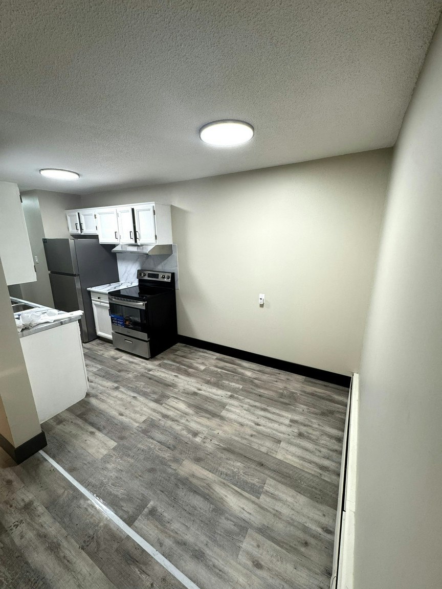 303-10716 102 Street, Edmonton, AB, T5H 2T7 - 15