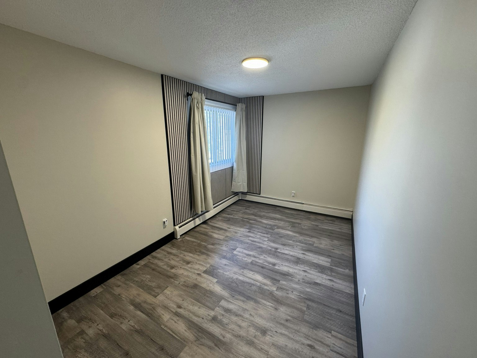 303-10716 102 Street, Edmonton, AB, T5H 2T7 - 10