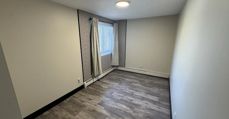 303-10716 102 Street, Edmonton, AB, T5H 2T7 - 10