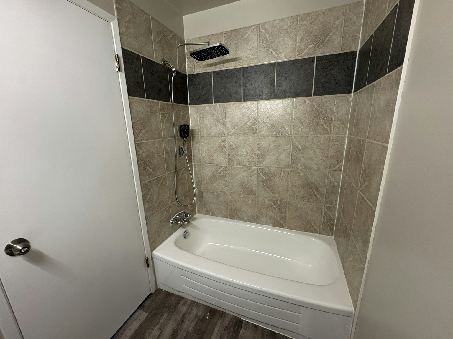 303-10716 102 Street, Edmonton, AB, T5H 2T7 - 8