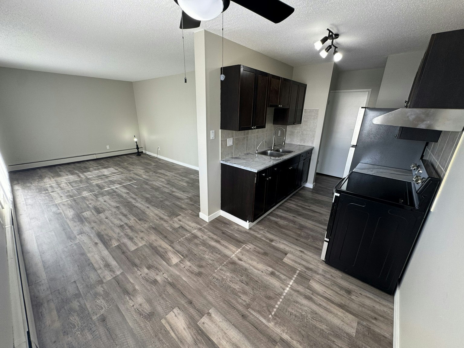 303-10716 102 Street, Edmonton, AB, T5H 2T7 - 4