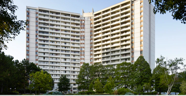43 Thorncliffe Park Drive, Toronto, ON, M4H 1J4 - 2