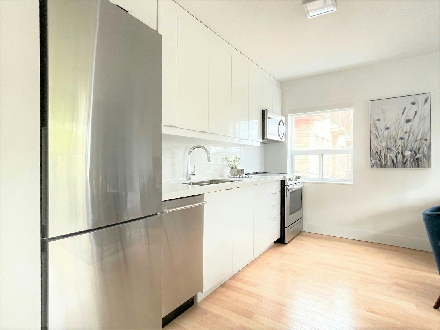 8 Castleton Avenue, Toronto, ON, M6N 3Z5