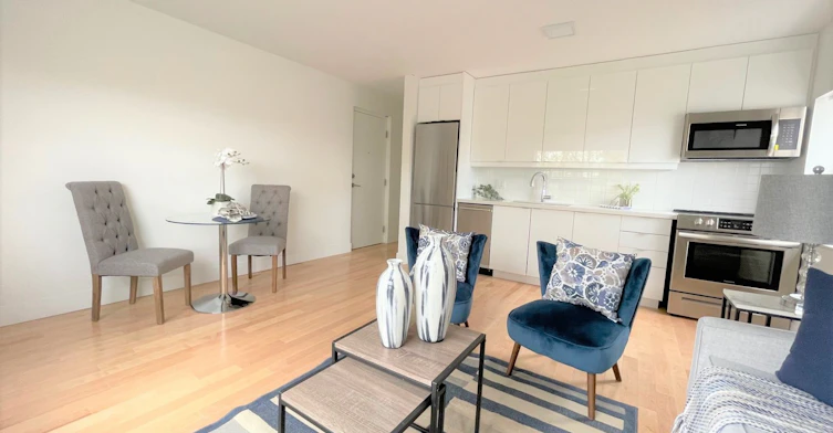 8 Castleton Avenue, Toronto, ON, M6N 3Z5 - 6