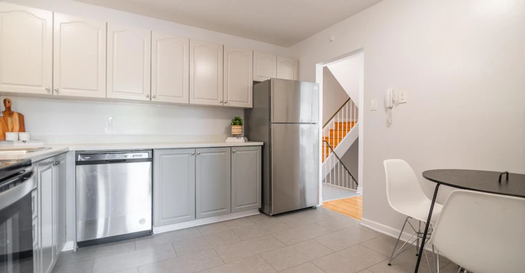 126W8-98 Woodridge Crescent, Ottawa, ON, K2B 7T1 - 7