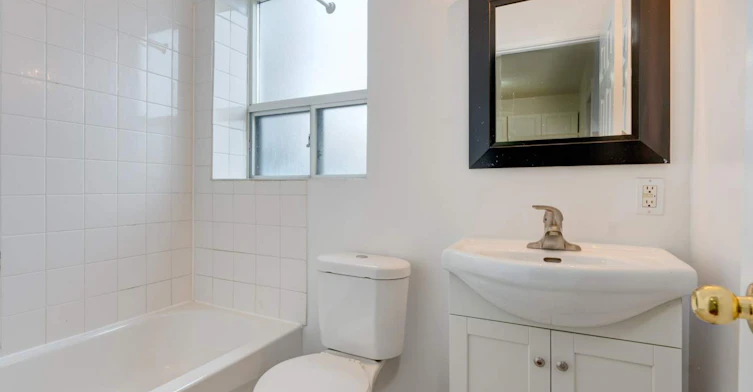 FEED-5 Greentree Court, Toronto, ON, M6M 2A6 - 2