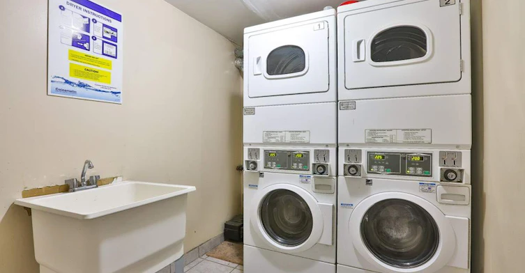 FEED-8 Hector Avenue, Toronto, ON, M6N 2M1 - 10