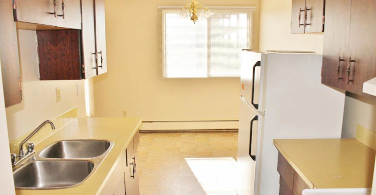 10120 Manning Avenue, Fort Mcmurray, AB, T9H 2C3 - 10