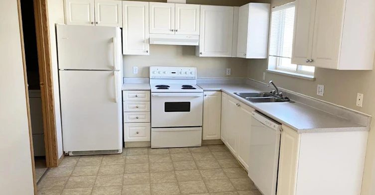 11039 106 Avenue, Grande Prairie, AB, T8V 7Y8 - 5