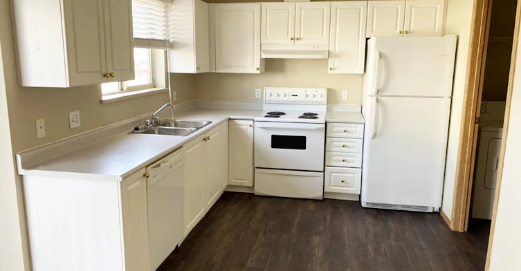 11039 106 Avenue, Grande Prairie, AB, T8V 7Y8 - 4