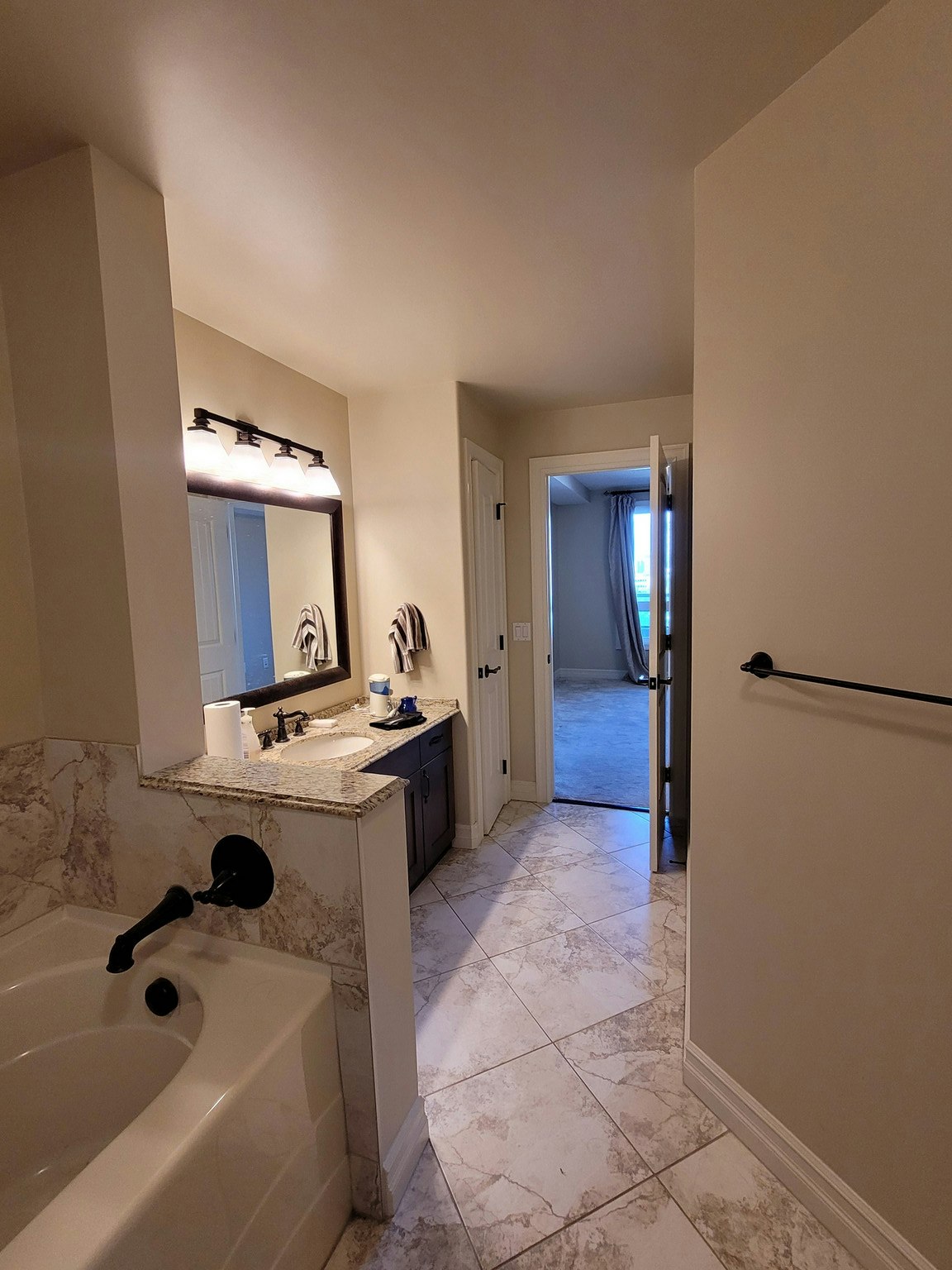 606-10142 111, Edmonton, AB, T5K 1K6 - 11