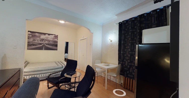 1 - 33-3431 St Andre Rue, Montréal, QC, H2L 3V4 - 3