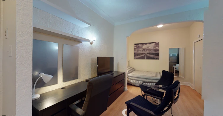 1 - 33-3431 St Andre Rue, Montréal, QC, H2L 3V4