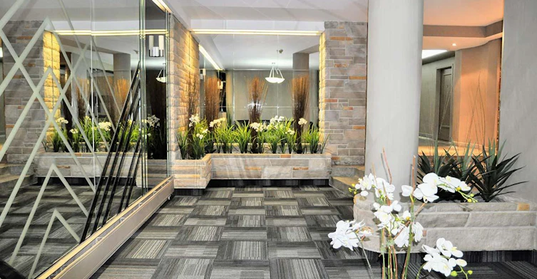 3500 De La Montagne Rue, Montréal, QC, H3G 2A6 - 2