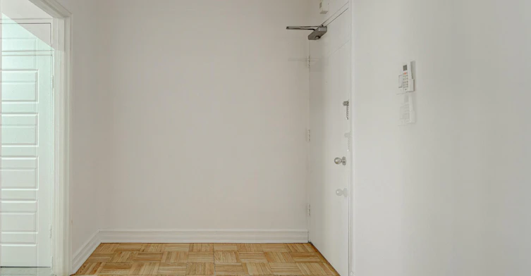 3500 De La Montagne Rue, Montréal, QC, H3G 2A6 - 4