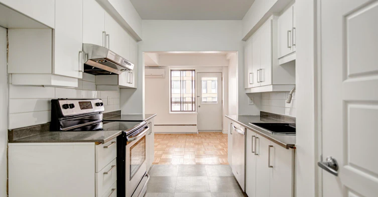 3500 De La Montagne Rue, Montréal, QC, H3G 2A6 - 6