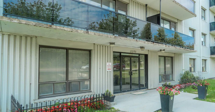 3250 Keele Street, Toronto, ON, M3M 3C5 - 4