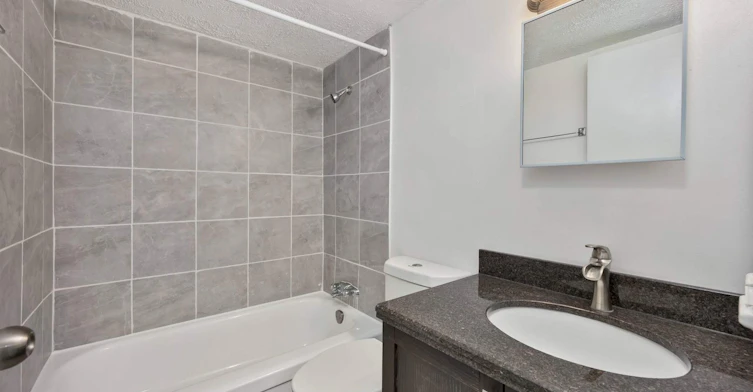 221 Melvin Avenue, Hamilton, ON, L8H 2K1 - 5