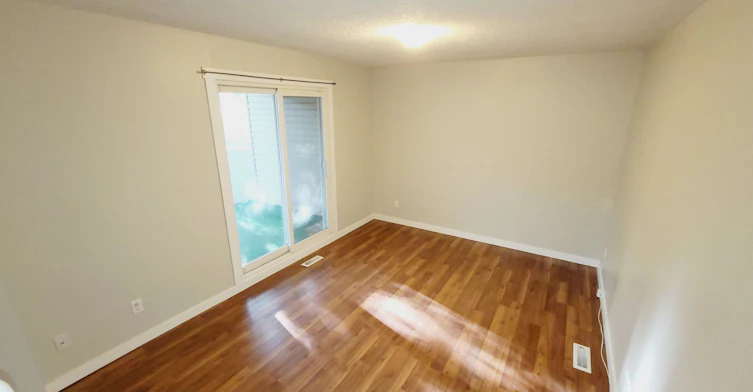 1748 Lakewood Road South NW, Edmonton, AB, T6K 3B6 - 4