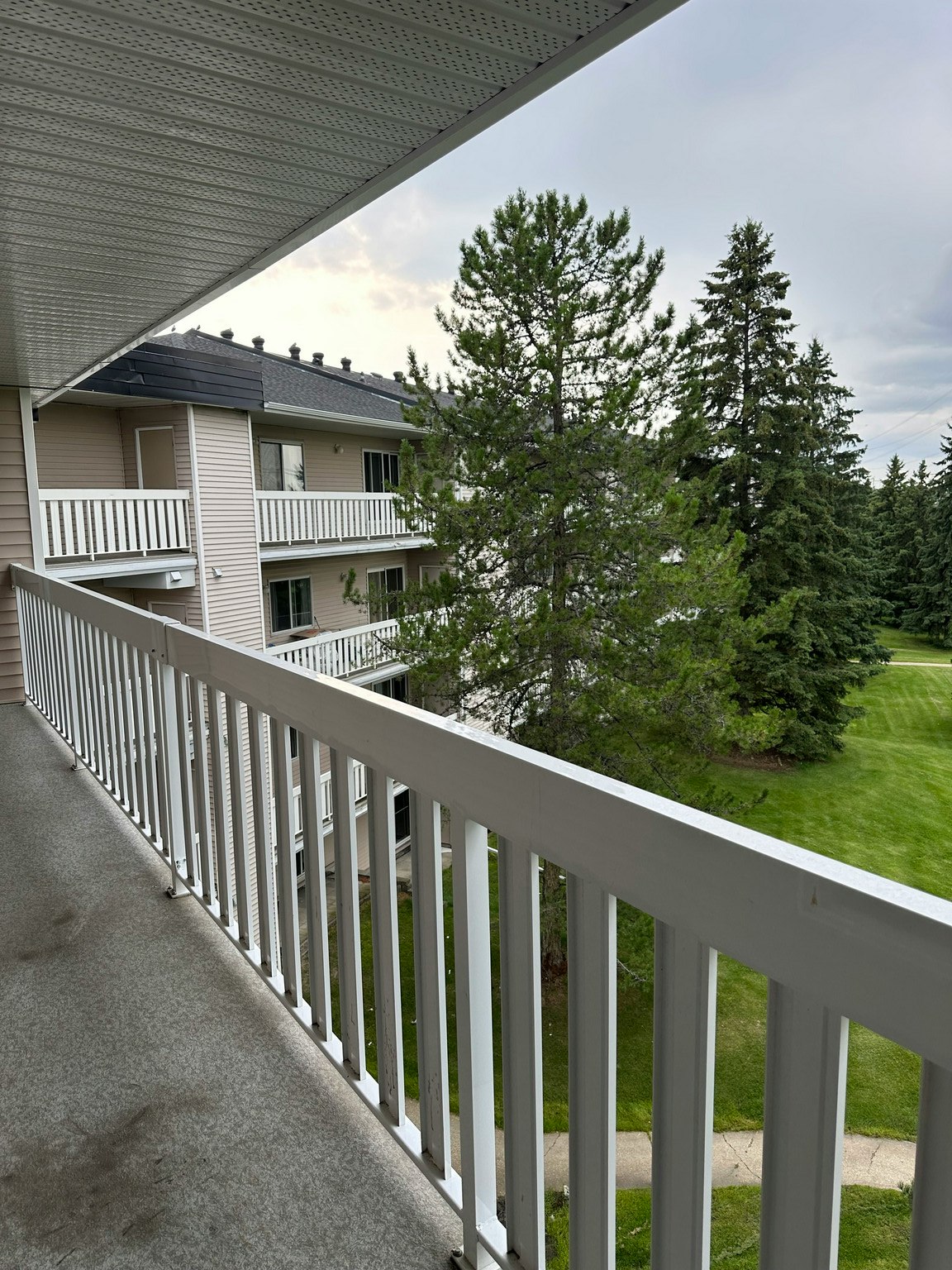 2911 109 Street, Edmonton, AB, T6J 5C9 - 2