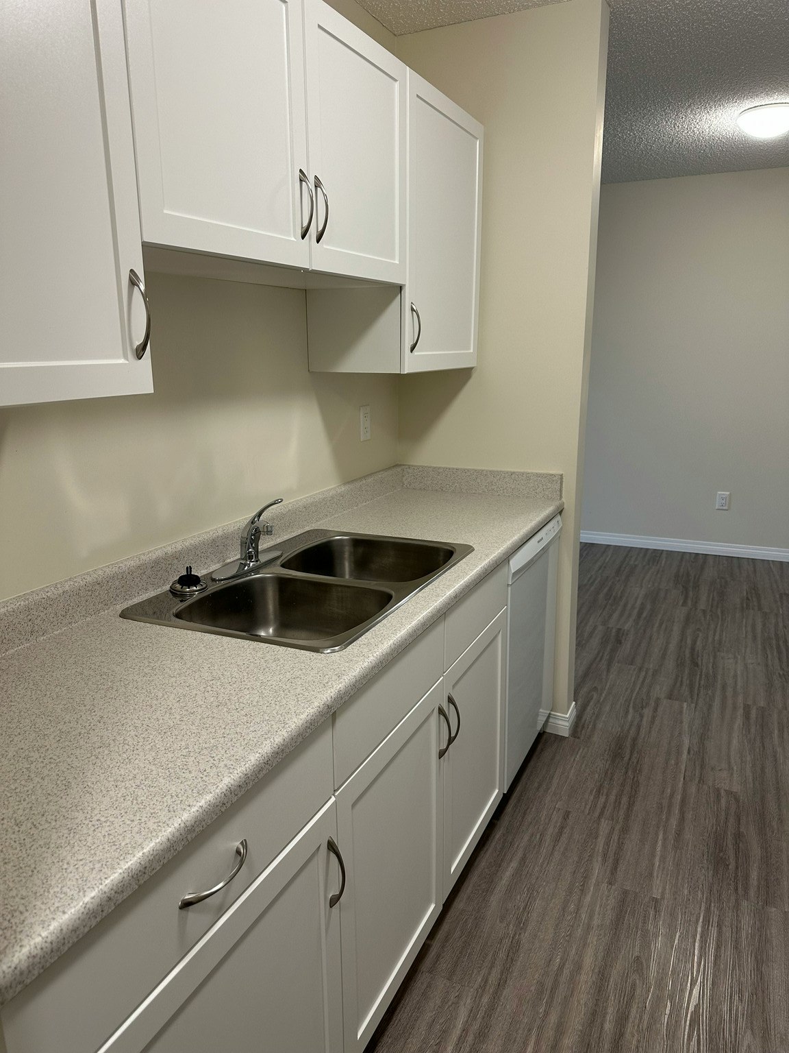2911 109 Street, Edmonton, AB, T6J 5C9 - 5