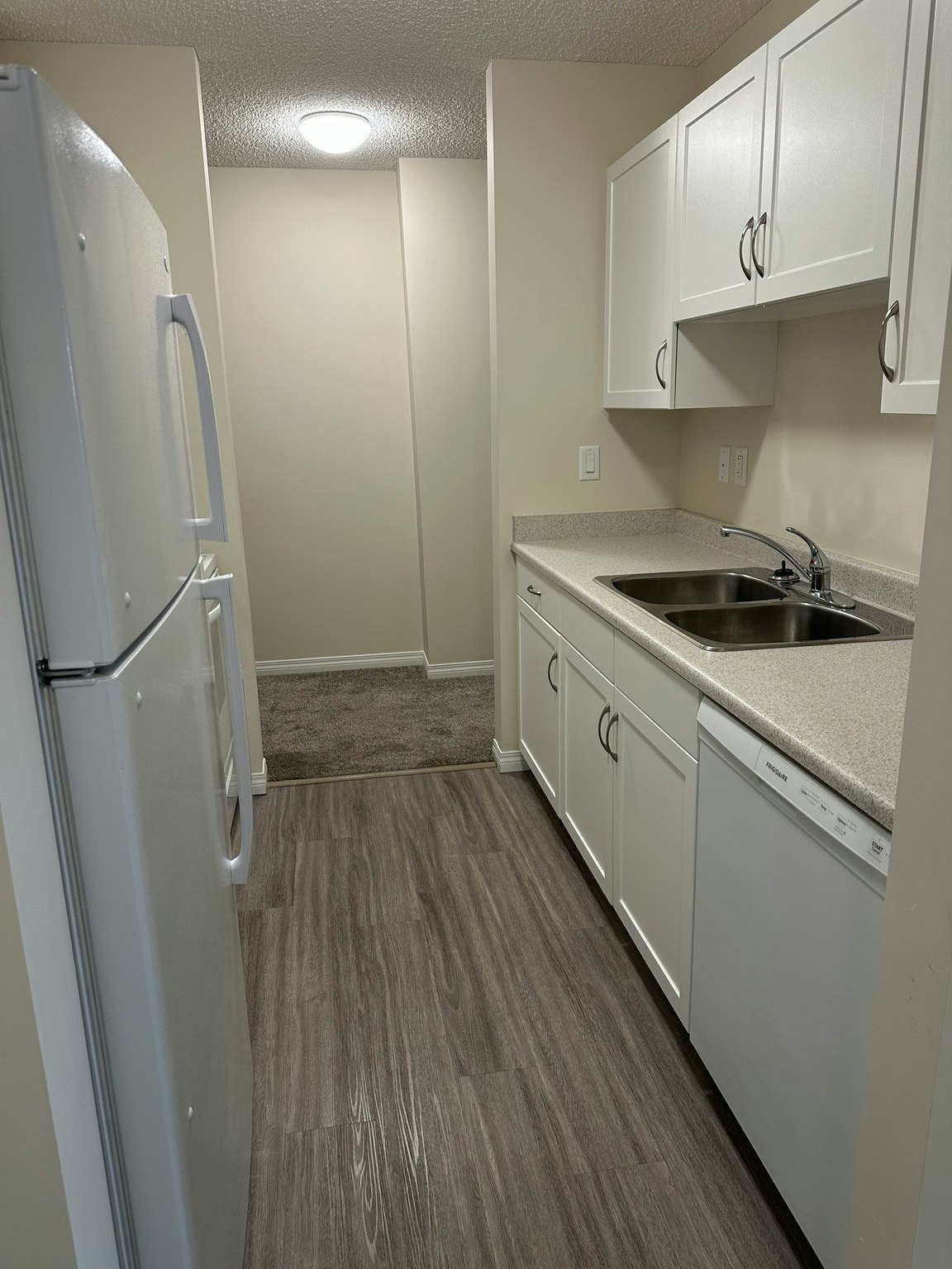 2911 109 Street, Edmonton, AB, T6J 5C9 - 6