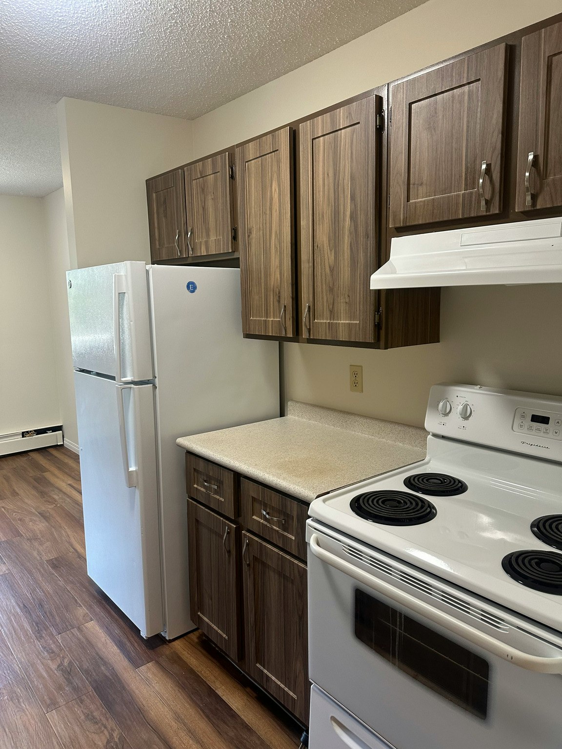 2911 109 Street, Edmonton, AB, T6J 5C9 3